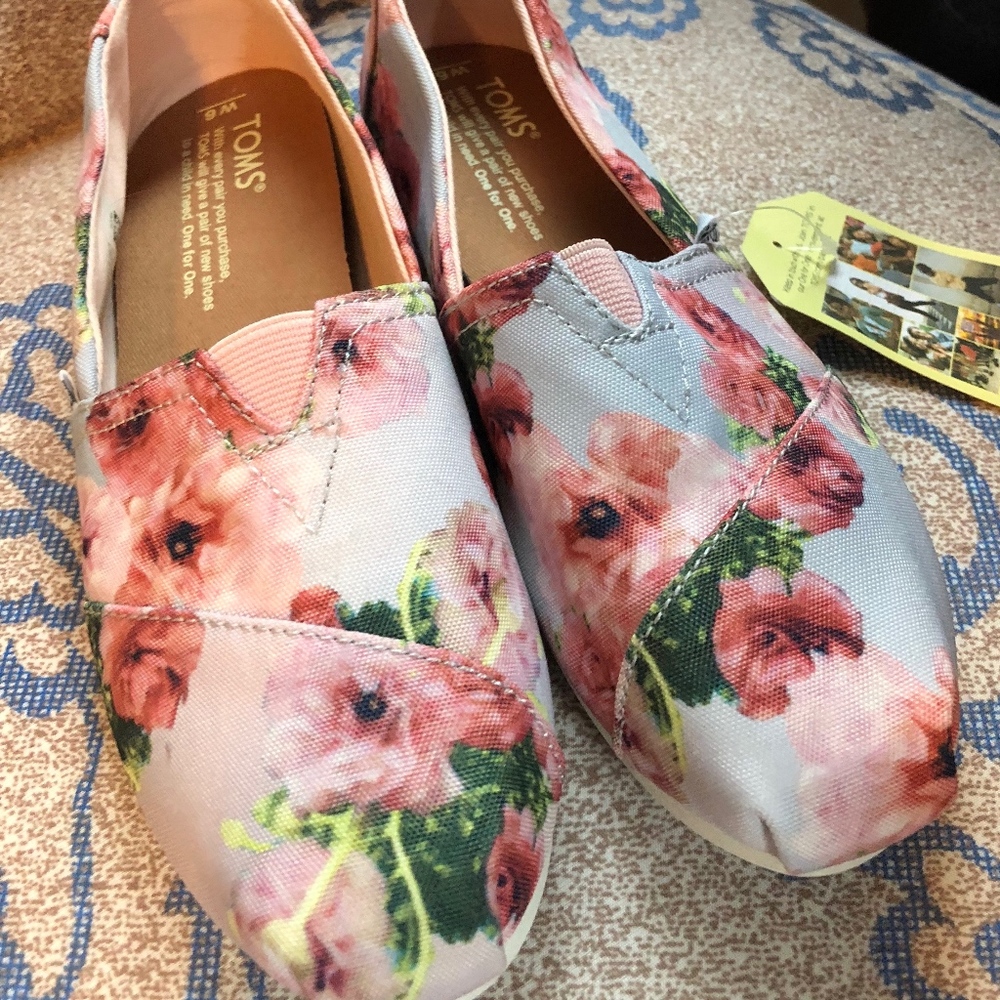 Rose Printed Toms